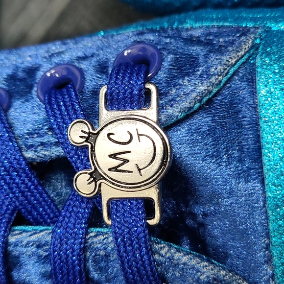 Converse x Miley Cyrus Sneakers - Picture 5 of 12